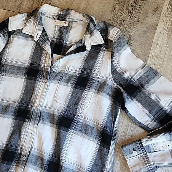 SO Black and White Plaid Cotton Flannel Long Sleeve Jr's size - Picture 2 of 8